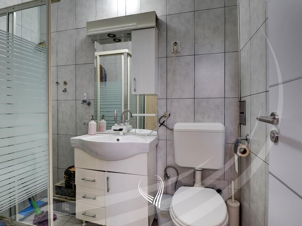 Zyre 40m2 me qira në Qendër5