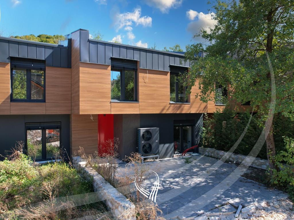 245m2 villa for sale in Brezovica