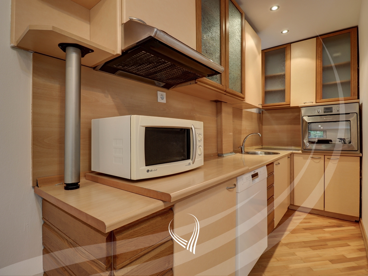 Office space with 3 rooms for rent in the Ulpiana neighborhood3