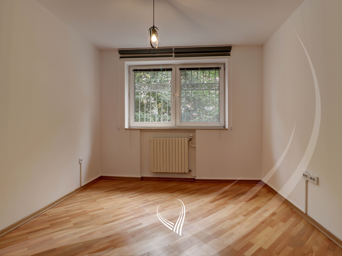 Office space with 3 rooms for rent in the Ulpiana neighborhood4