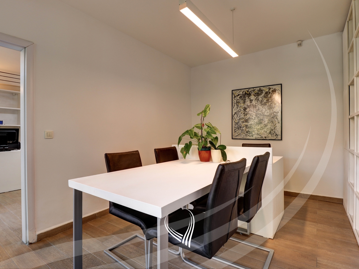 Zyre 40m2 me qira në Qendër2