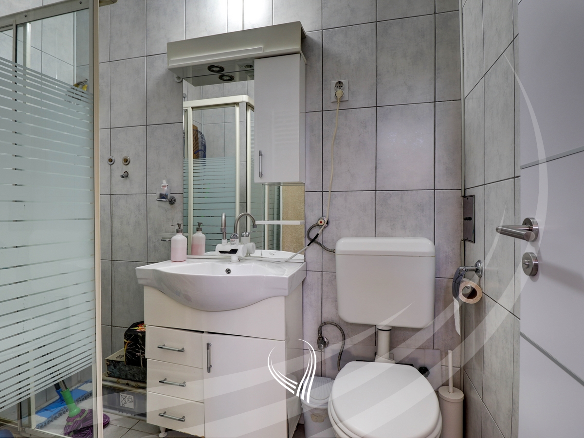 Zyre 40m2 me qira në Qendër5