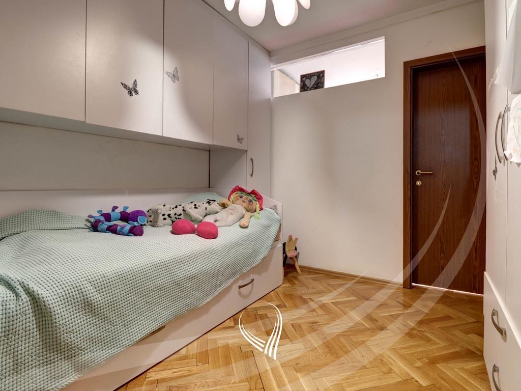 3-bedroom apartment for rent in the Bregu i Diellit neighborhood - The Red Apartments10