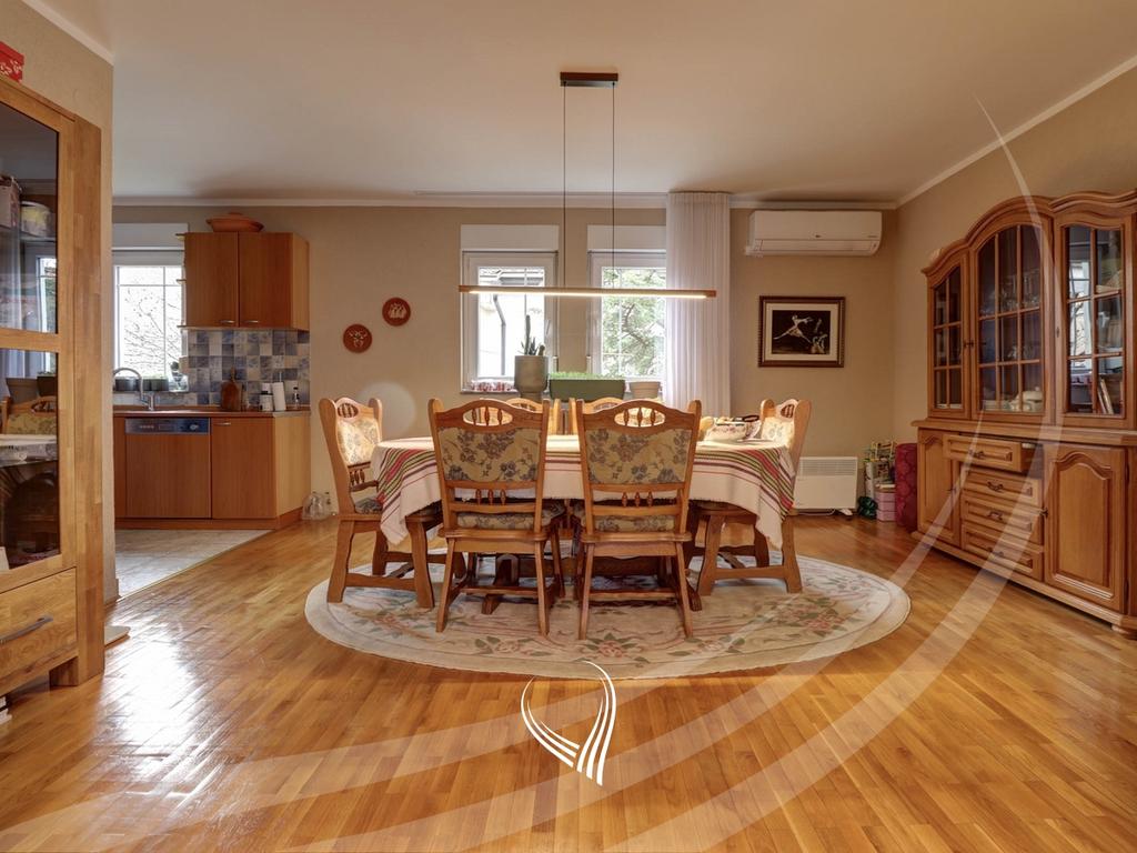 Shtëpi me 700m2 në shitje në lagjen Velania2