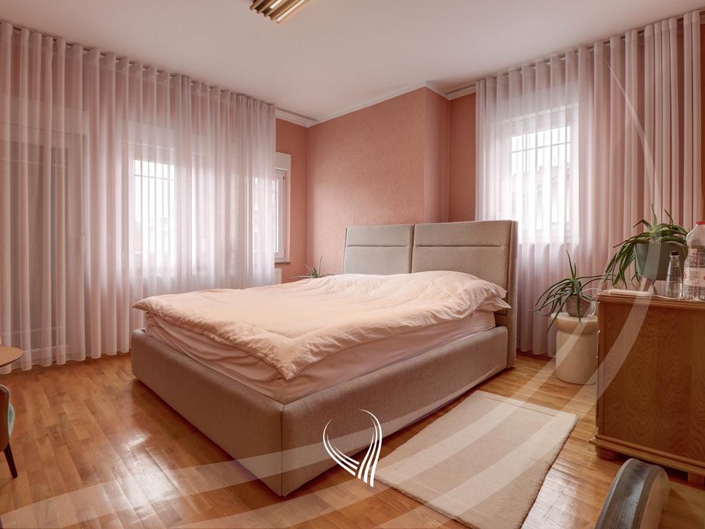 Shtëpi me 700m2 në shitje në lagjen Velania4