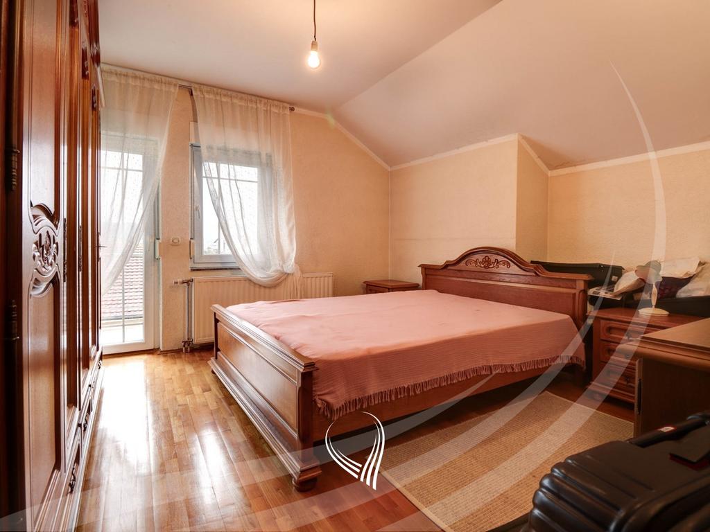 Shtëpi me 700m2 në shitje në lagjen Velania5