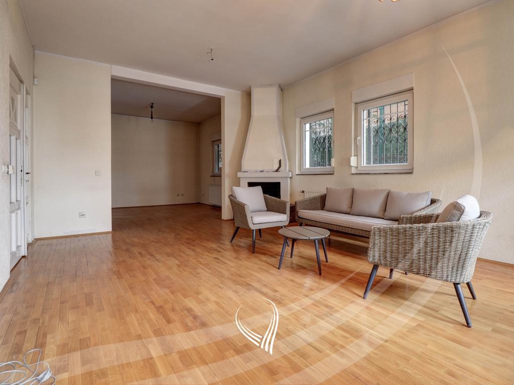 Shtëpi me 700m2 në shitje në lagjen Velania9