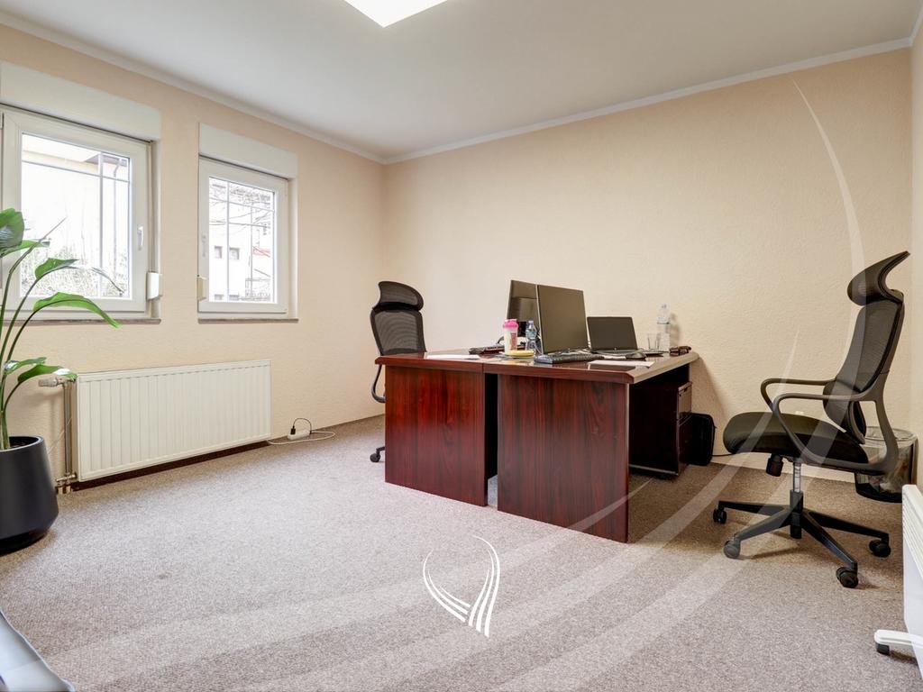 Shtëpi me 700m2 në shitje në lagjen Velania16