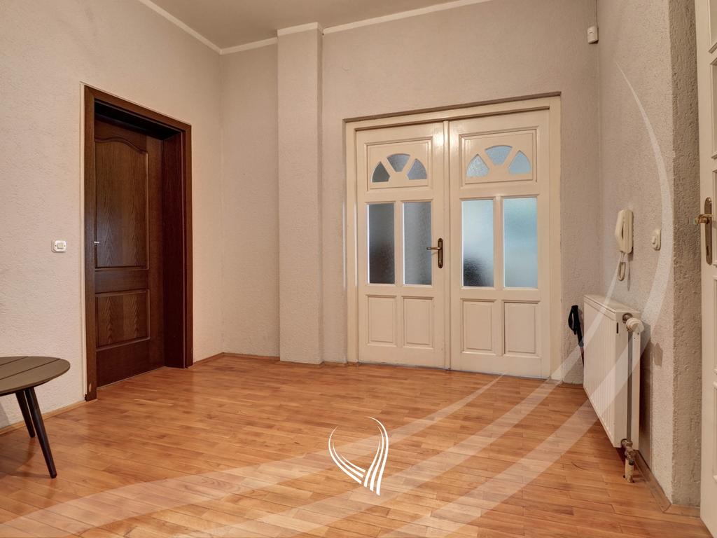 Shtëpi me 700m2 në shitje në lagjen Velania21