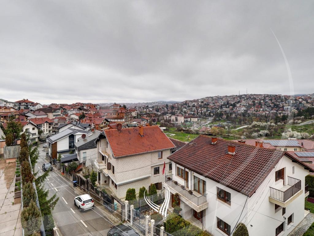 Shtëpi me 700m2 në shitje në lagjen Velania27