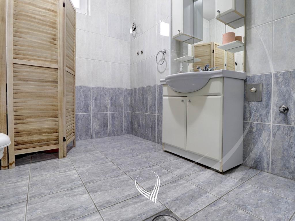 Shtëpi me 700m2 në shitje në lagjen Velania29