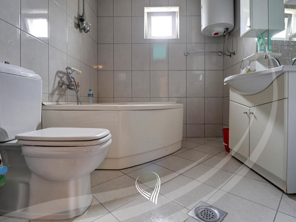 Shtëpi me 700m2 në shitje në lagjen Velania31