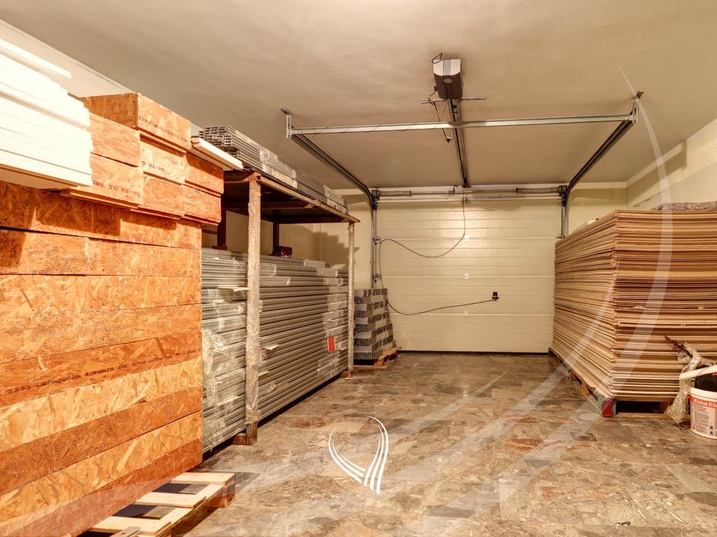 Shtëpi me 700m2 në shitje në lagjen Velania33