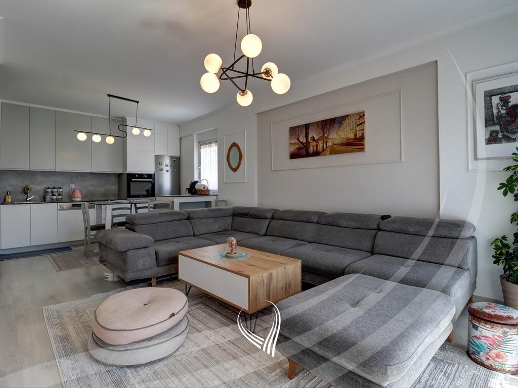 Banesë me 3 dhoma gjumi në shitje në lagjen Mati 13