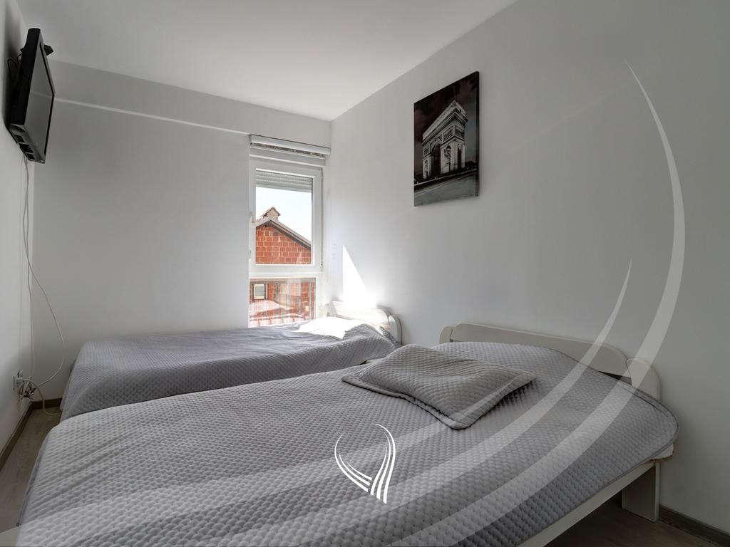 Banesë me 3 dhoma gjumi në shitje në lagjen Mati 16