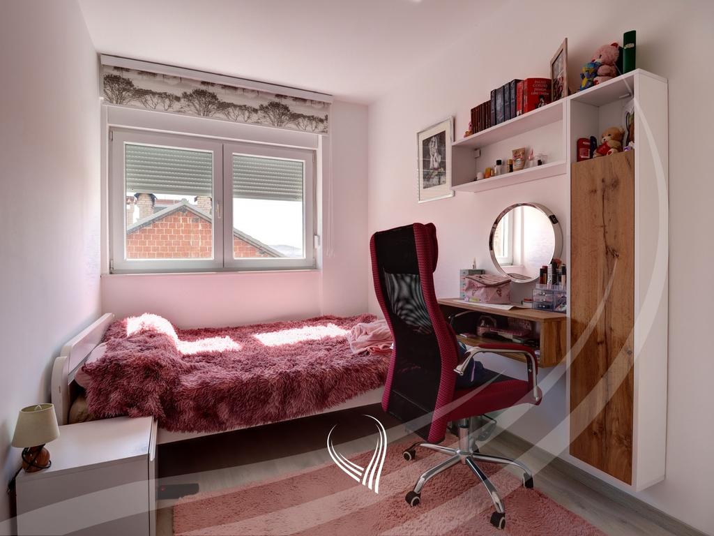 Banesë me 3 dhoma gjumi në shitje në lagjen Mati 19