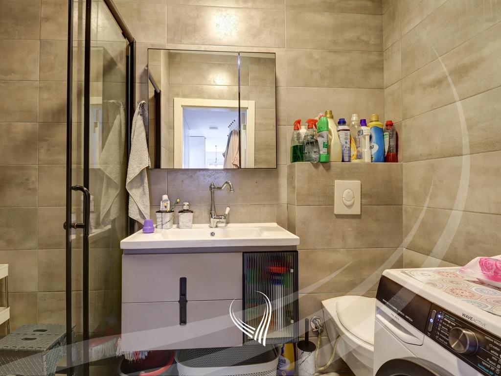 Banesë me 3 dhoma gjumi në shitje në lagjen Mati 112