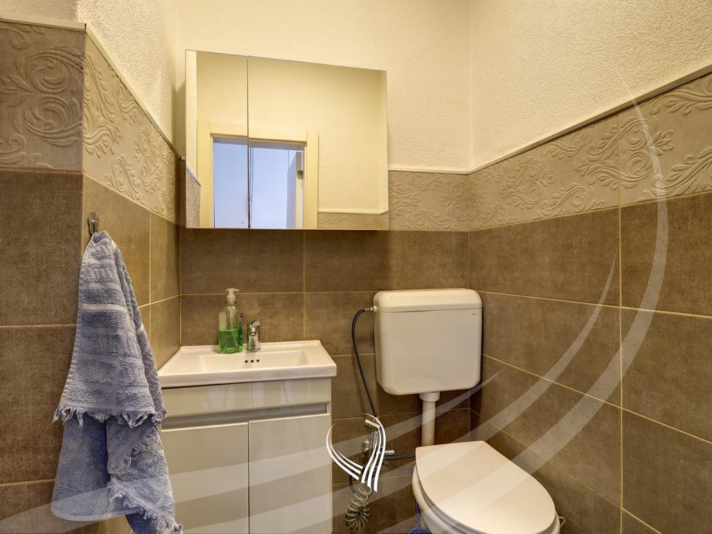 Banesë me 3 dhoma gjumi në shitje në lagjen Mati 113