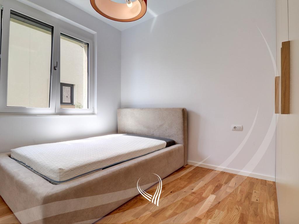 Shtëpi me 3 dhoma gjumi me qira në lagjen Qershia Village7