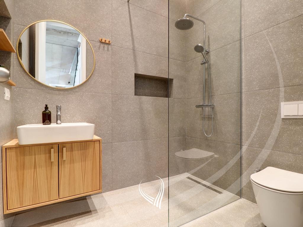 Shtëpi me 3 dhoma gjumi me qira në lagjen Qershia Village12