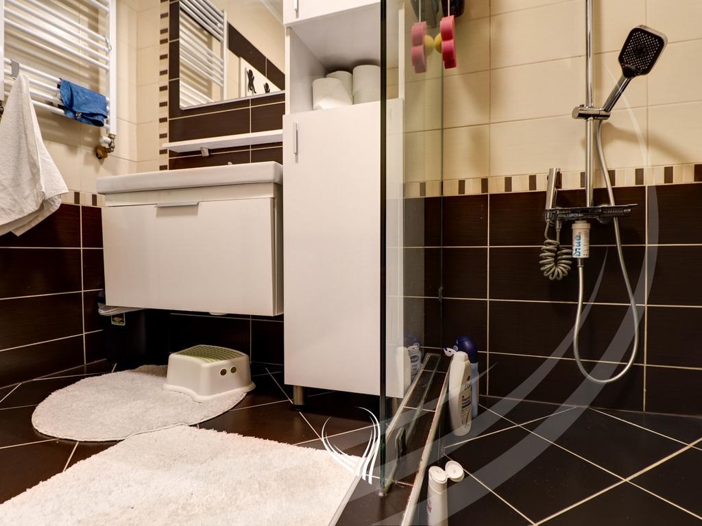 Banese me 3 dhoma gjumi në shitje në lagjen Kalabria – Prishtina Stars17