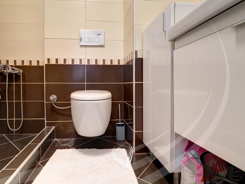 Banese me 3 dhoma gjumi në shitje në lagjen Kalabria – Prishtina Stars20