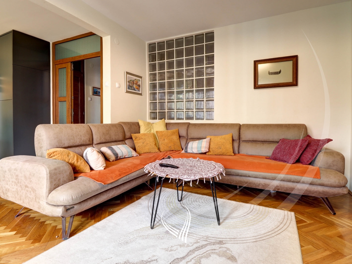 3-bedroom apartment for rent in the Bregu i Diellit neighborhood - The Red Apartments1