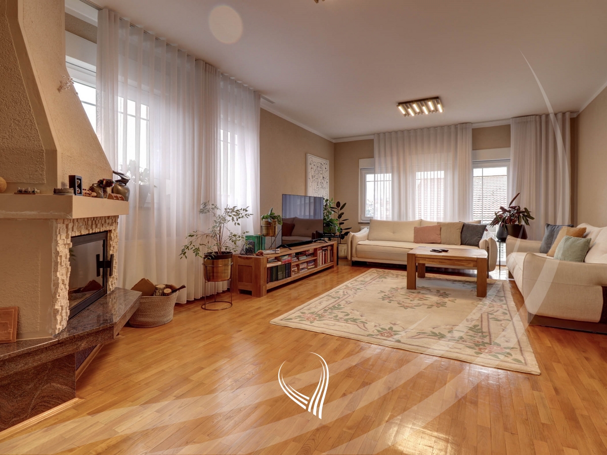 Shtëpi me 700m2 në shitje në lagjen Velania1