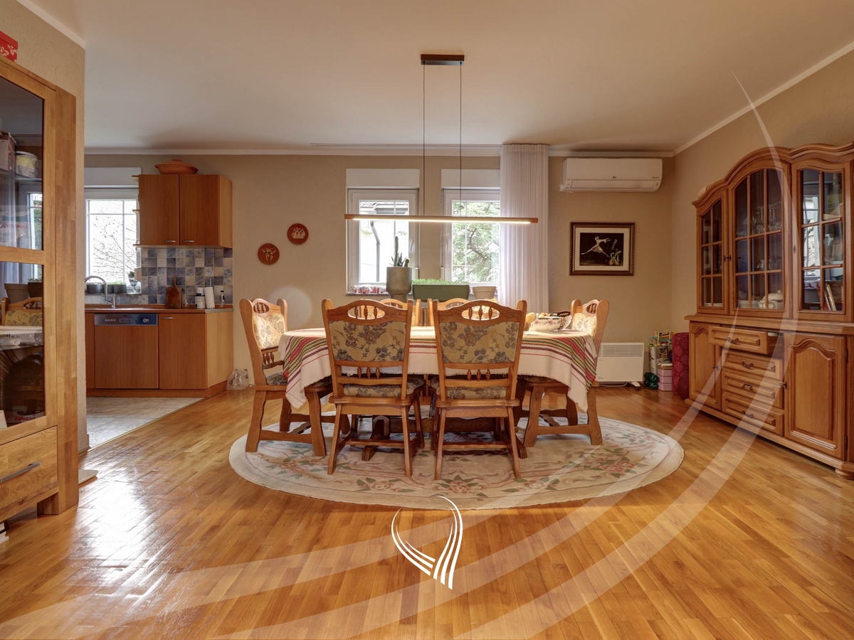 Shtëpi me 700m2 në shitje në lagjen Velania2