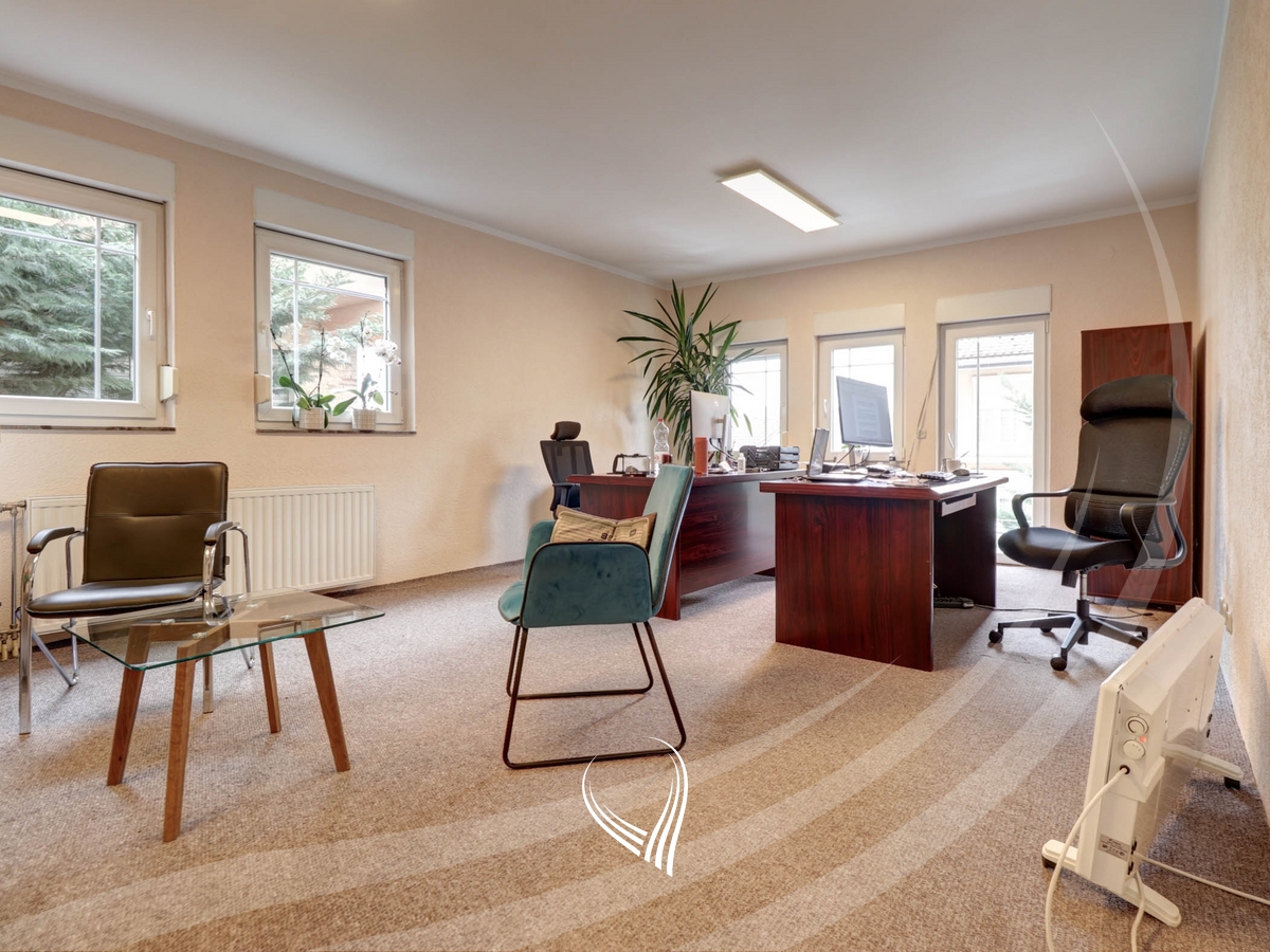 Shtëpi me 700m2 në shitje në lagjen Velania11