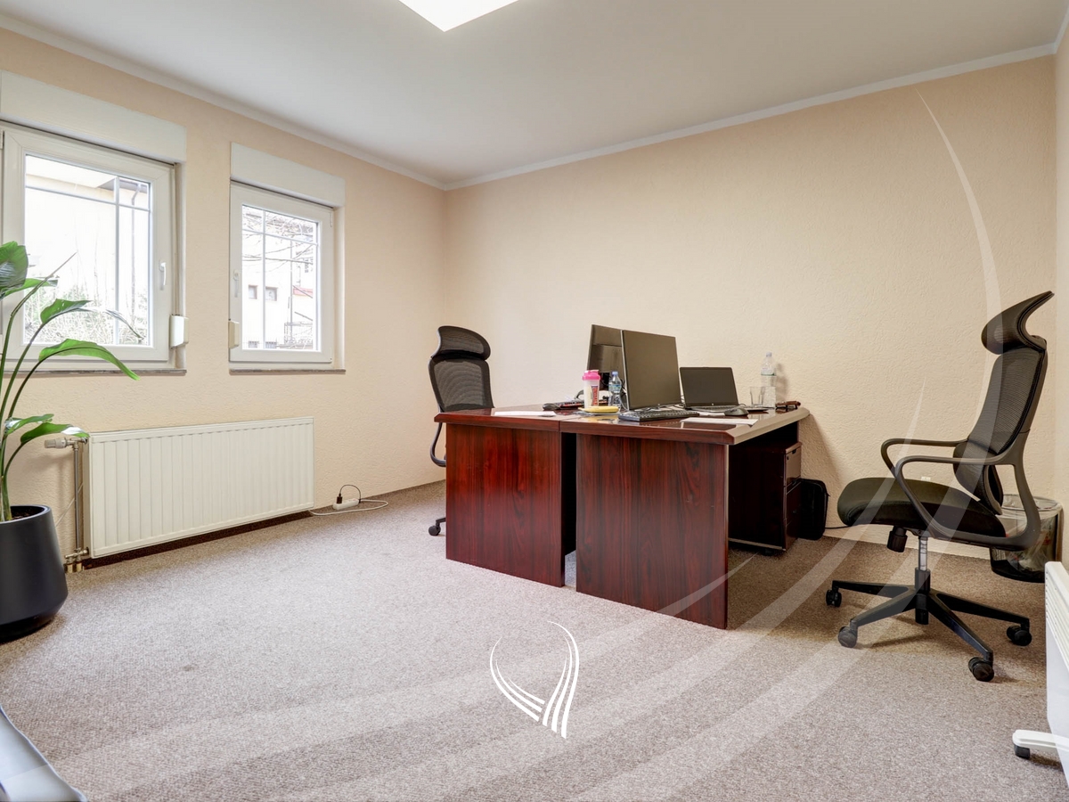 Shtëpi me 700m2 në shitje në lagjen Velania16