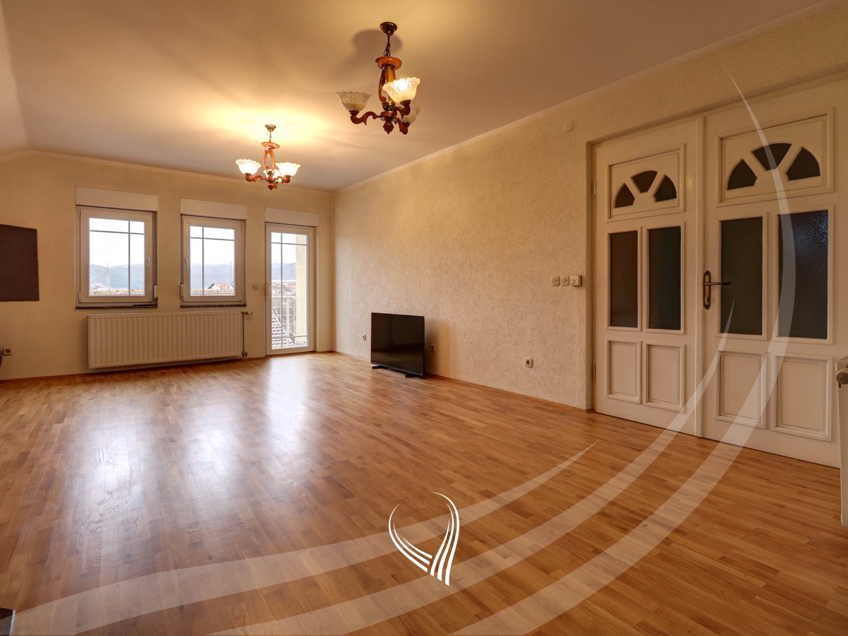 Shtëpi me 700m2 në shitje në lagjen Velania19