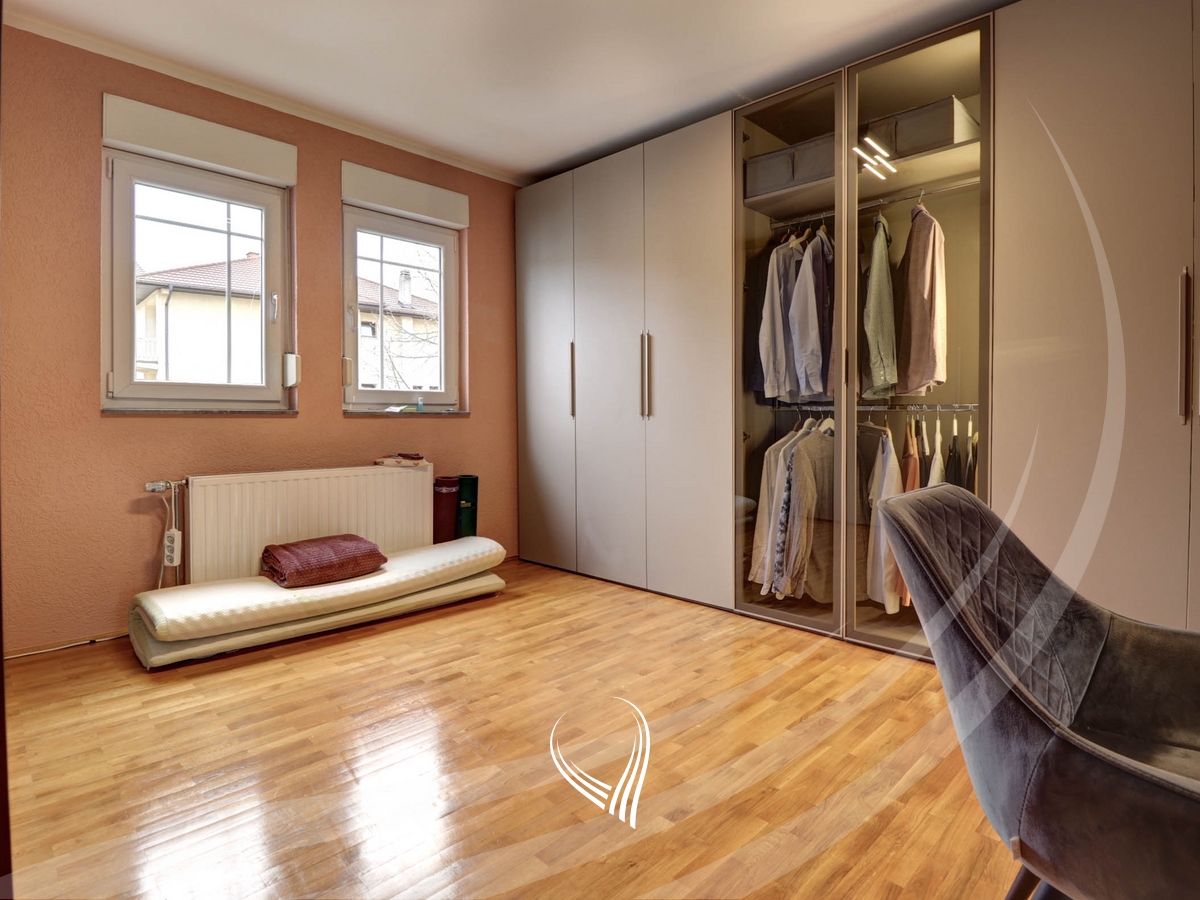 Shtëpi me 700m2 në shitje në lagjen Velania23