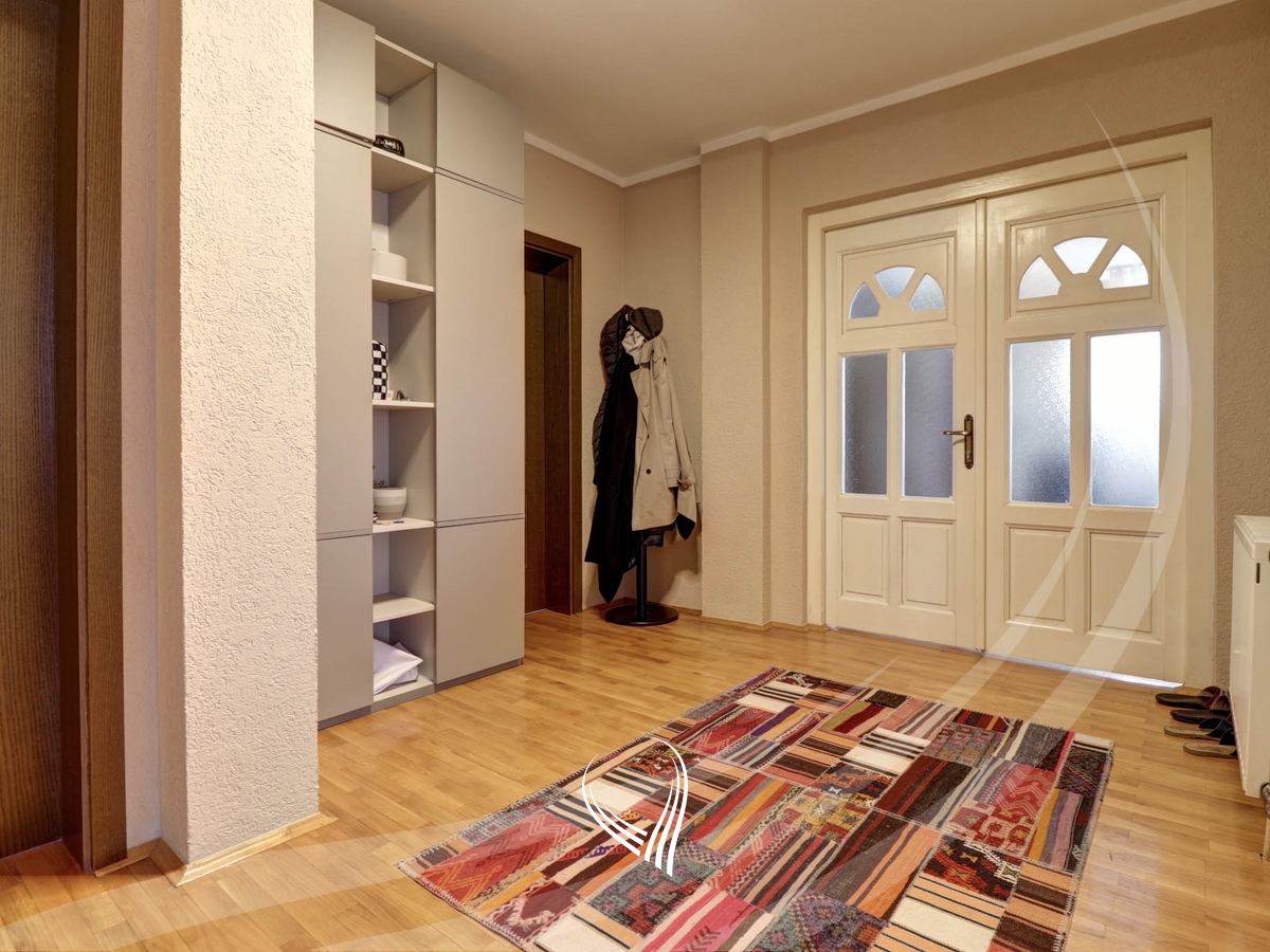 Shtëpi me 700m2 në shitje në lagjen Velania24