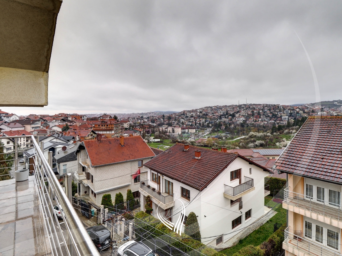 Shtëpi me 700m2 në shitje në lagjen Velania26