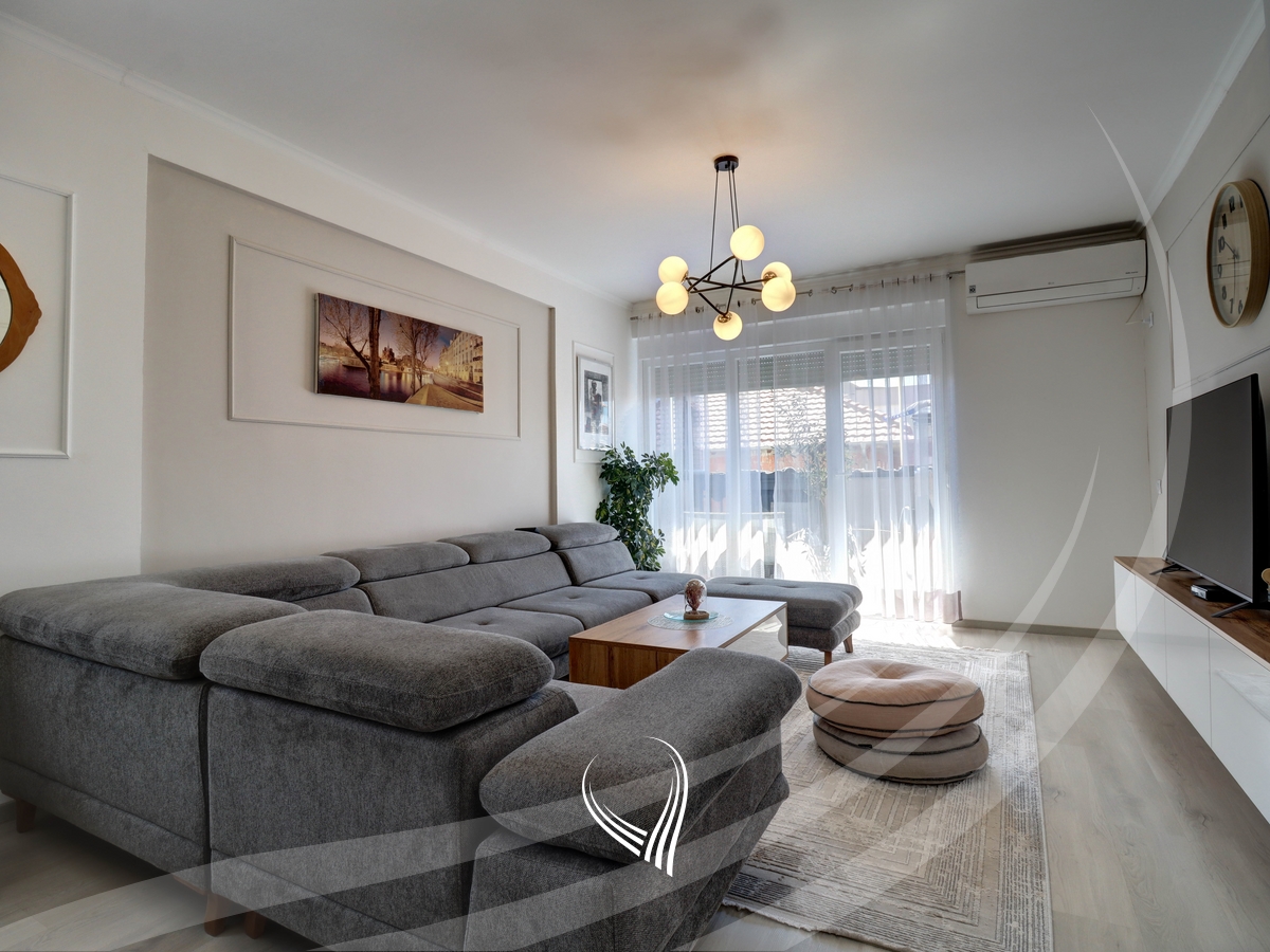 Banesë me 3 dhoma gjumi në shitje në lagjen Mati 12