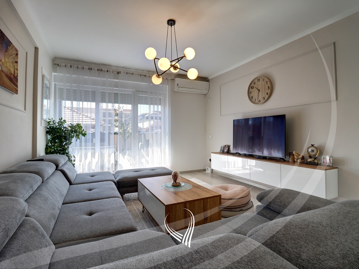 Banesë me 3 dhoma gjumi në shitje në lagjen Mati 10