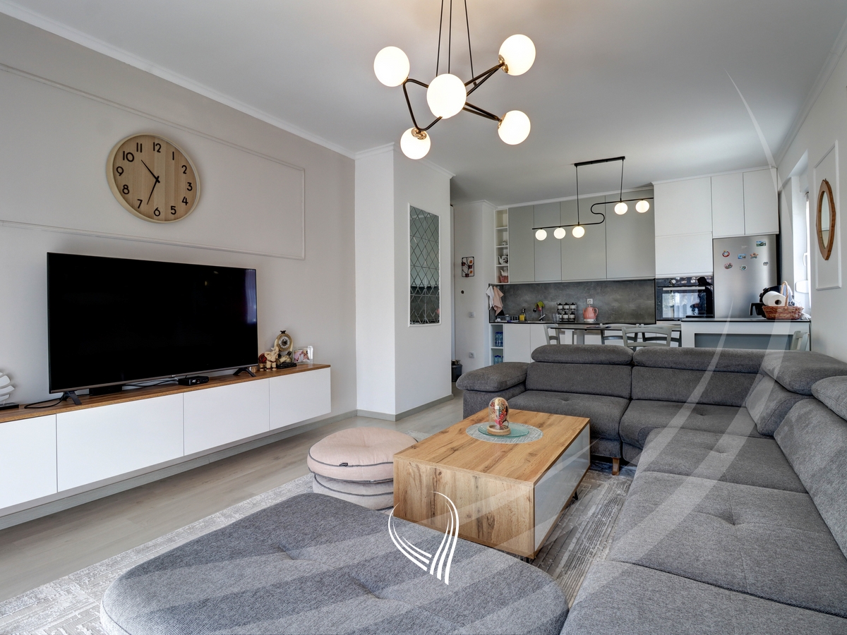 Banesë me 3 dhoma gjumi në shitje në lagjen Mati 11