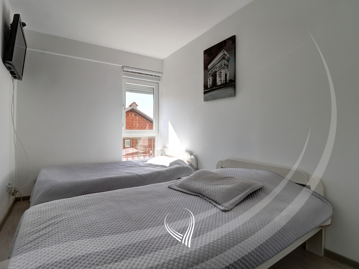 Banesë me 3 dhoma gjumi në shitje në lagjen Mati 16