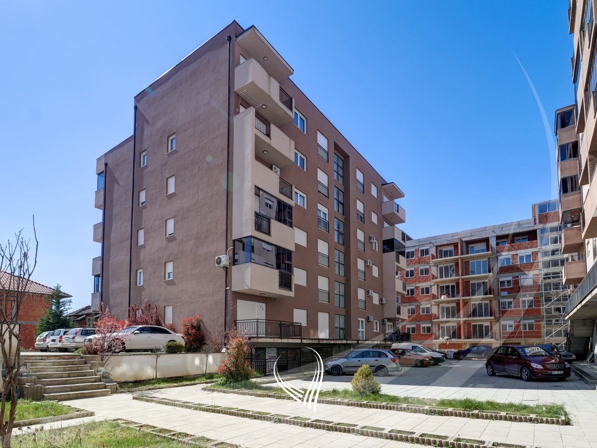 Banesë me 3 dhoma gjumi në shitje në lagjen Mati 114