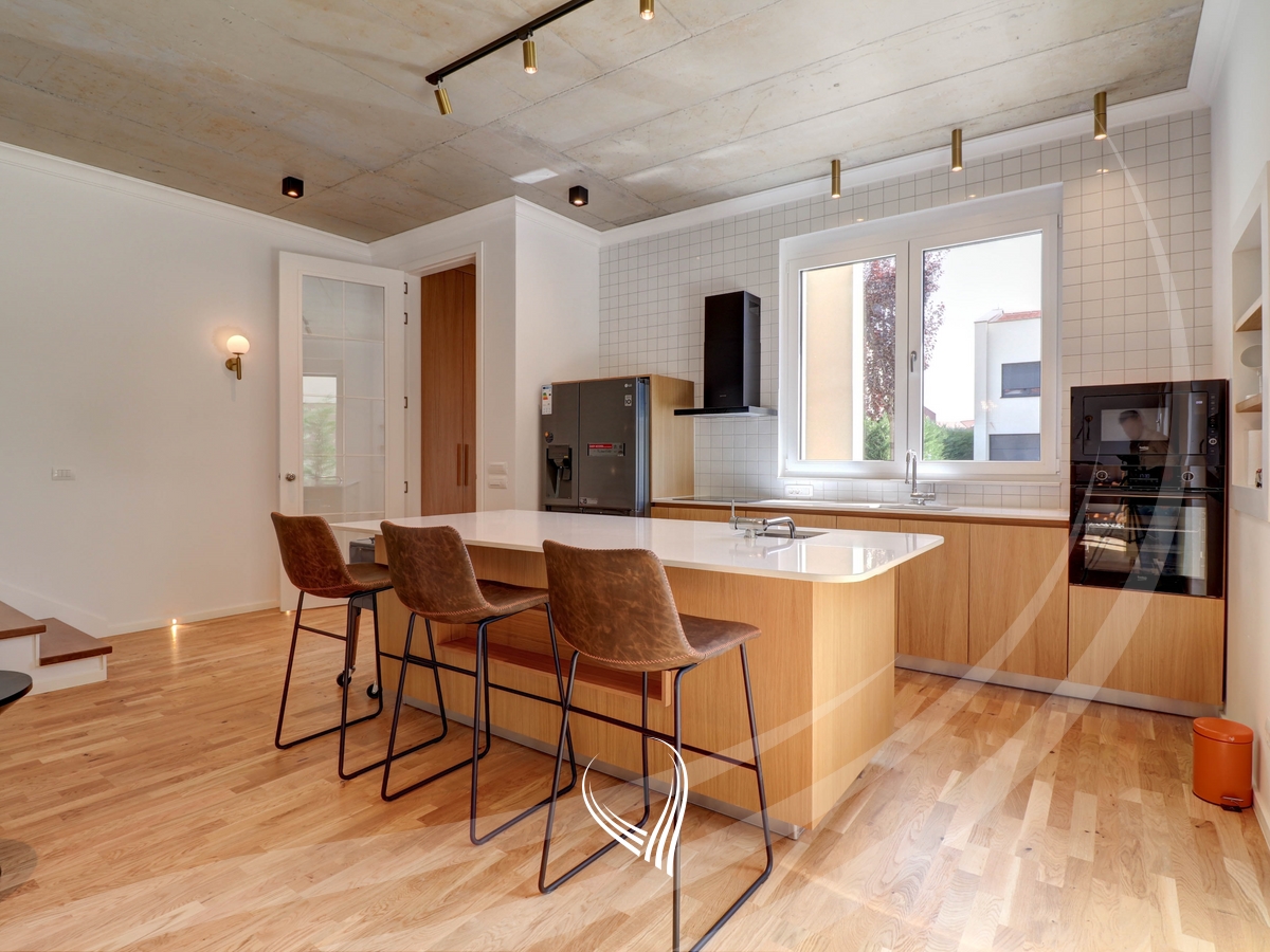 Shtëpi me 3 dhoma gjumi me qira në lagjen Qershia Village4