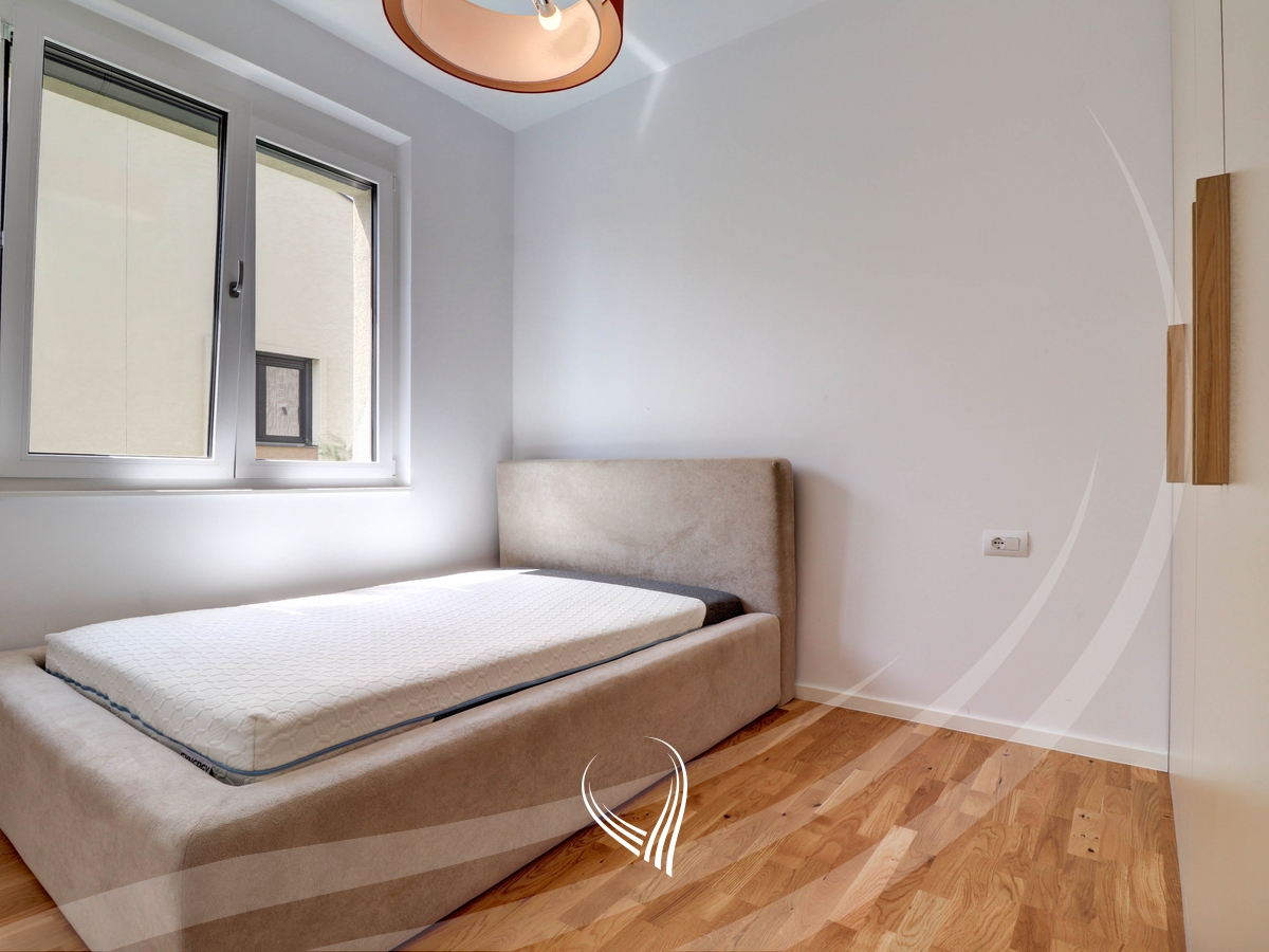 Shtëpi me 3 dhoma gjumi me qira në lagjen Qershia Village7