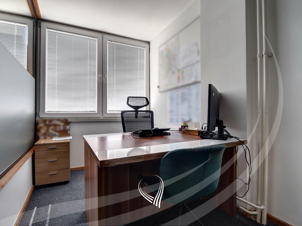 Zyre me 6 dhoma pune me qira në Qendër4