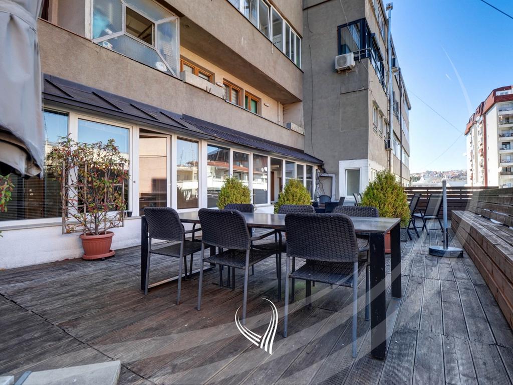 Zyre me 6 dhoma pune me qira në Qendër9