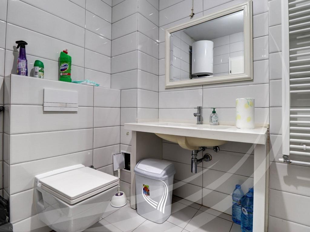 Zyre me 6 dhoma pune me qira në Qendër12