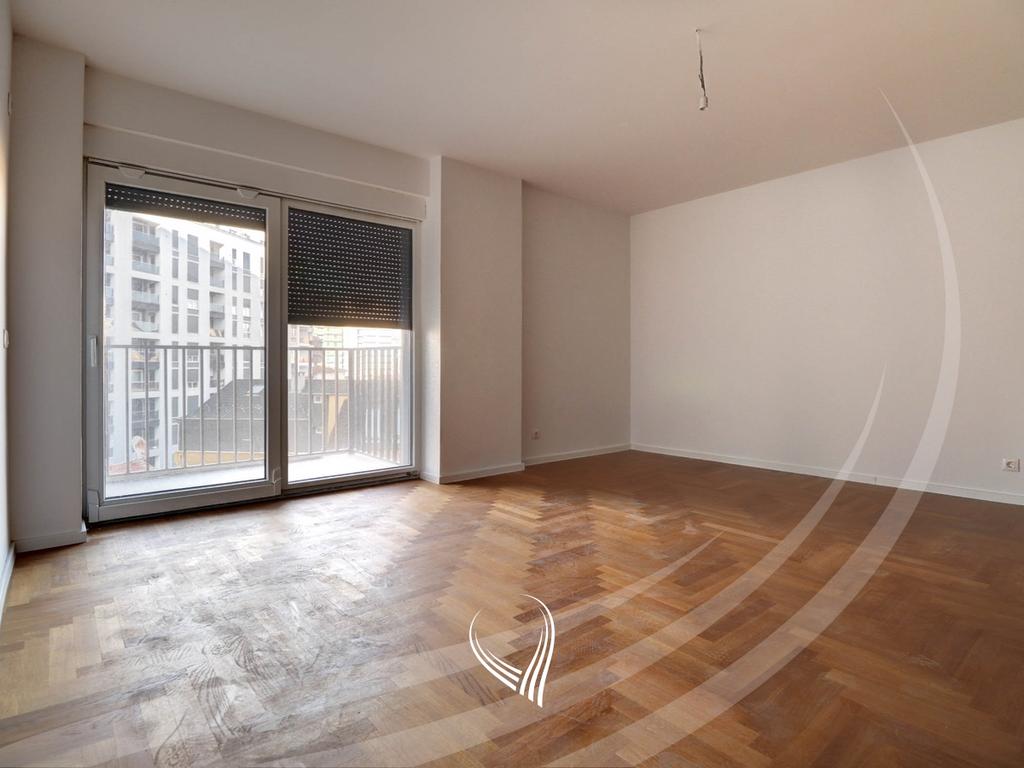 Banesë me 3 dhoma gjumi në shitje në lagjen Tophane – ENG Invest