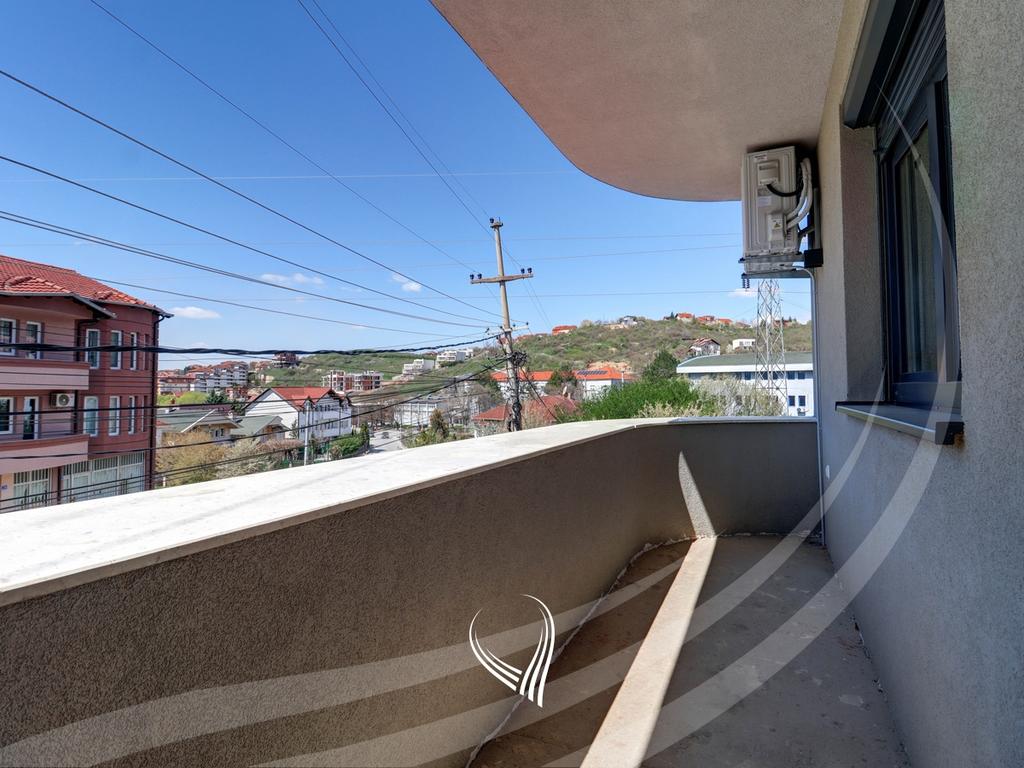 Shtëpi me 3 dhoma gjumi me qira në lagjen Sofalia10