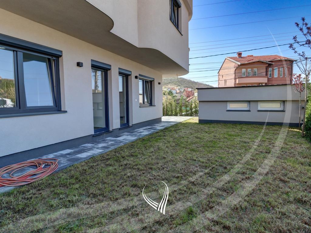 Shtëpi me 3 dhoma gjumi me qira në lagjen Sofalia15