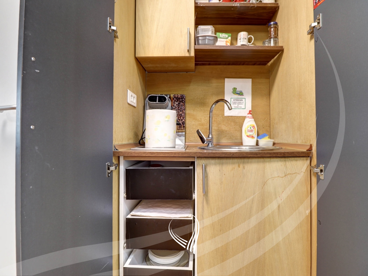 Zyre me 6 dhoma pune me qira në Qendër10