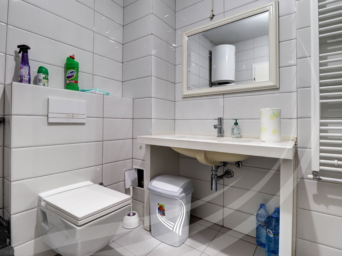 Zyre me 6 dhoma pune me qira në Qendër12